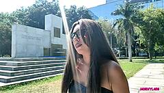 برييلا ماركيز، مراهقة بيروفية صغيرة، منحنية لنيك اختبار