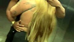 Vazou Na Net! Loira Casada Perde Telefone E Vídeos Com Amante São Expostos!