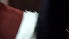 Bu Sevimli Genç Para İçin Tekrar Temizlik Yapıyor