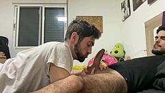 Invito il mio amico etero a succhiarmelo e finire in bocca 😜