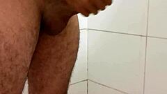 Aku lancap kontol besar aku solo