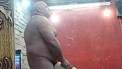 Tiuzao pasa el rato con las chicas jóvenes del sur