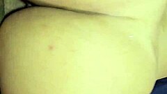 Jeg ser på min nøgne veninde og vi knepper hårdt.