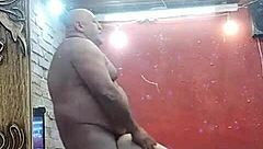 Tiuzao pasa el rato con las chicas jóvenes del sur