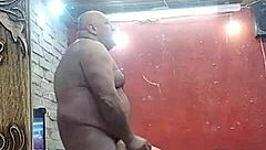 Tiuzao pasa el rato con las chicas jóvenes del sur