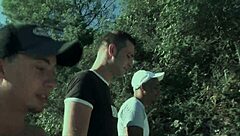 Gay hookup durante un set dietro le quinte civettuolo