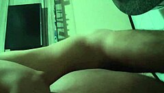 热辣夫妻享受与大熊的激烈会话完整版