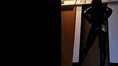 i'm the latex goddess diva in this femdom scene