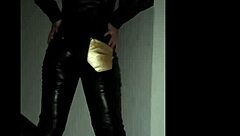 i'm the latex goddess diva in this femdom scene