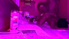 Fudendo gostoso minha namorada com quickie bareback na noite de aniversário