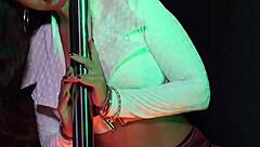 Matures sexy Mindi Mink exhibent leurs courbes et gros jouets en session de dirty talk