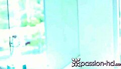 Uh, creo que Chloe Amour se ve tan caliente probando outfits nuevos... ¿sabes?