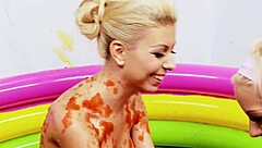 金髪スラットLou LouとChristine Loveのマンコ舐めレズ物語