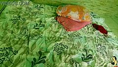 Uh, üniformalı emo genç pembe amcığını lp polisi sert sikiyor