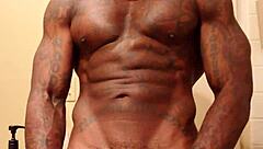 Vay be, Hallelujah Johnson’ın koca siyah tüylü yarağına tapmak tam bir zevk!