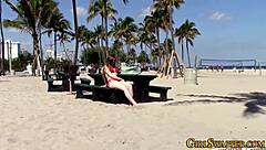 Stepsys lesbiska saxar i bikini! Hur het är den här tjejaktionen?