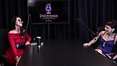 Annie Clementine Şeffaf Kırmızıda Aile Desteğiyle Grup Orgi Kaydediyor