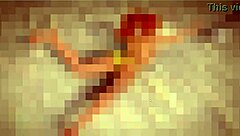 Bola Pantai Topless Dengan Beauty Redhead Petite