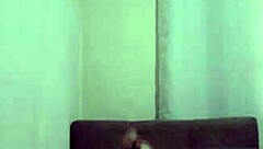 Novinha cheats on her boyfriend, showing off to other men.