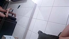 Adik ipar pelacur aku datang provokasi aku, kemudian kami seks betul-betul di tengah bilik!