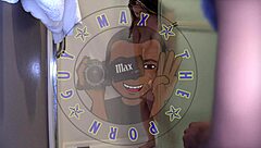 POVビューでブロンドのエマ・ウルフが素晴らしいフェラとハンドジョブを届け、そして顔騎乗でイカせるまで。