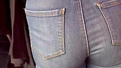 Culona spotted in tight jeans at the tianguis in Mexico