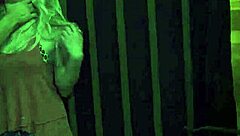 วัยรุ่นสุดขีดเหยียบย่ำครอบงำในเซสชั่นบีดีเอสเอ็มสุดป่าเถื่อน