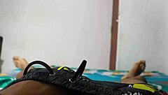 POV早上干性感黑发继妹多汁翘臀