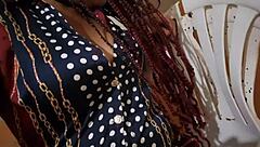 Ofis arkadaşımın sevgilisi fetiş için işyerinde seksi okşuyor 1