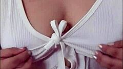 Yo, Guru Viral Jalan Tanpa Bra di Jalan Umum Mainin Tetek!