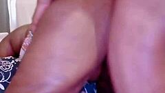 自宅ビデオで剃毛マンコをファックされるのを撮影