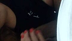 あの巨大な黒人チンポを吸い続けて溢れさせるのに飽きない！