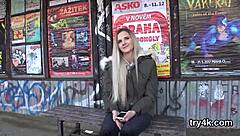 自然小妞在POV中口交并让美味小穴被捅