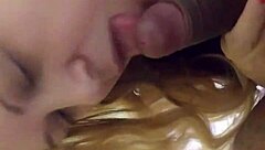 我忍不住吸那个大黑鸡巴直到喷射！