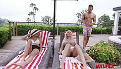 Пасторак не може да одоли лизању пичке маћехе и младе комшинице поред базена. Дивљи дан у бикинију!