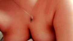 Latina excitada se moja y envía vídeo a chico