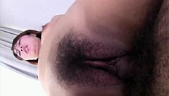 คู่รักเอเชียถ่ายคลิปโป๊ homemade กับแม่บ้าน MILF เงี่ยนๆ