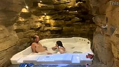 Yaşlı Adam Genç Hatunu Sert Sikiyor Yüzüne Tokat Atıyor