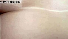 Esposa cornudo ruega por creampie en coño