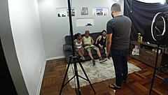 o velinho tá louco pra pegar a anãzinha rabuda nos bastidores