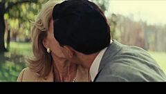 哟，那个熟女被亲得爽翻了