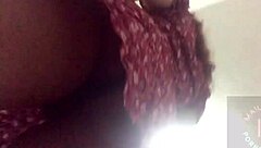 Falda de mi vecina joven 18+ latina esconde un culo tentador