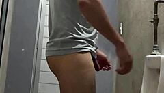 Me dieron unas ganas locas de mear a alguien mientras estoy borracho