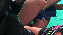 No cusinho da loirinha, infio o braso todo com sex toy