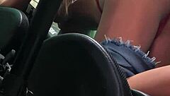 No cusinho da loirinha, infio o braso todo com sex toy