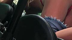 No cusinho da loirinha, infio o braso todo com sex toy