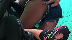 No cusinho da loirinha, infio o braso todo com sex toy