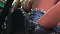 No cusinho da loirinha, infio o braso todo com sex toy