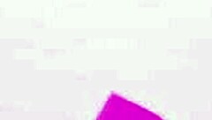 Smukła laska chciwie ssie cycki swojej dziewczyny podczas zabawnej zabawy.