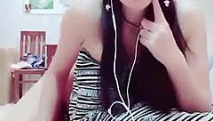 Dewi Cina Cantik Telanjang untuk Aksi Liar dengan Cowok Beruntung di Footage Langka